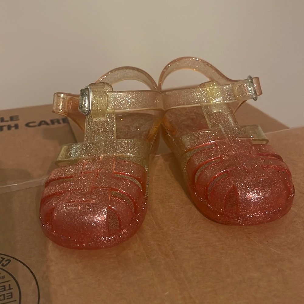 Osh Kosh jelly sandals baby size 6 $10